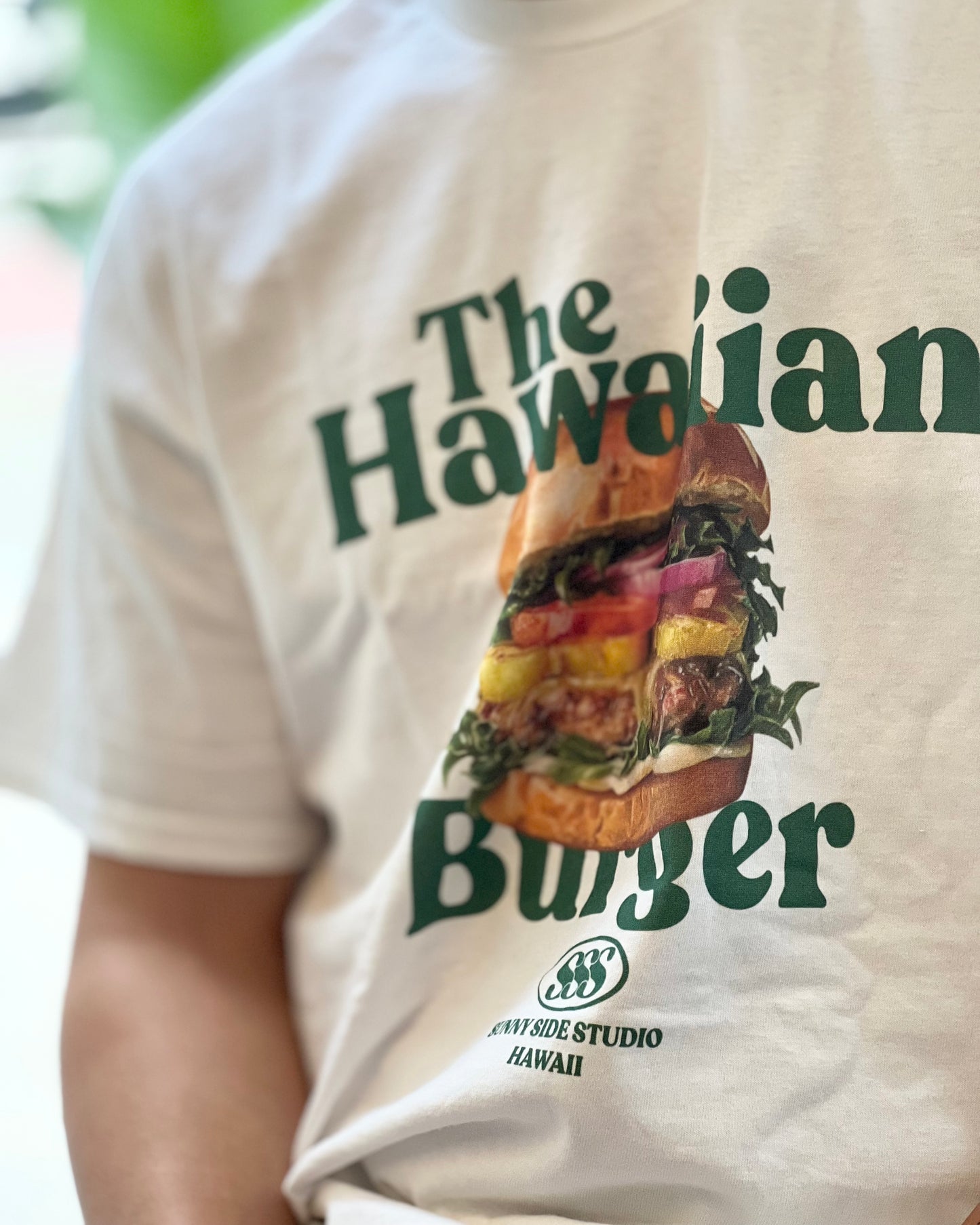 (New)Vintage Hawaiian Burger 🍔  T Shirt