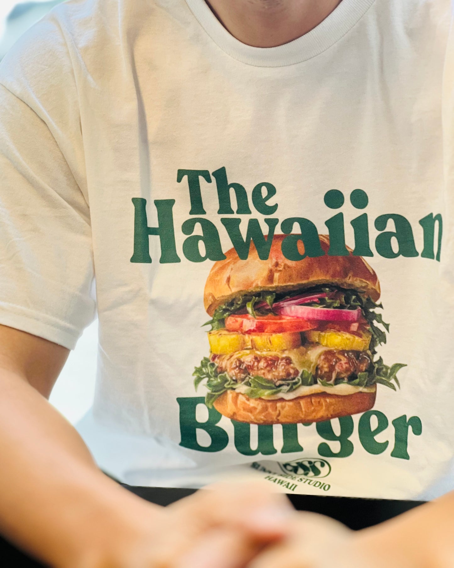 (New)Vintage Hawaiian Burger 🍔  T Shirt