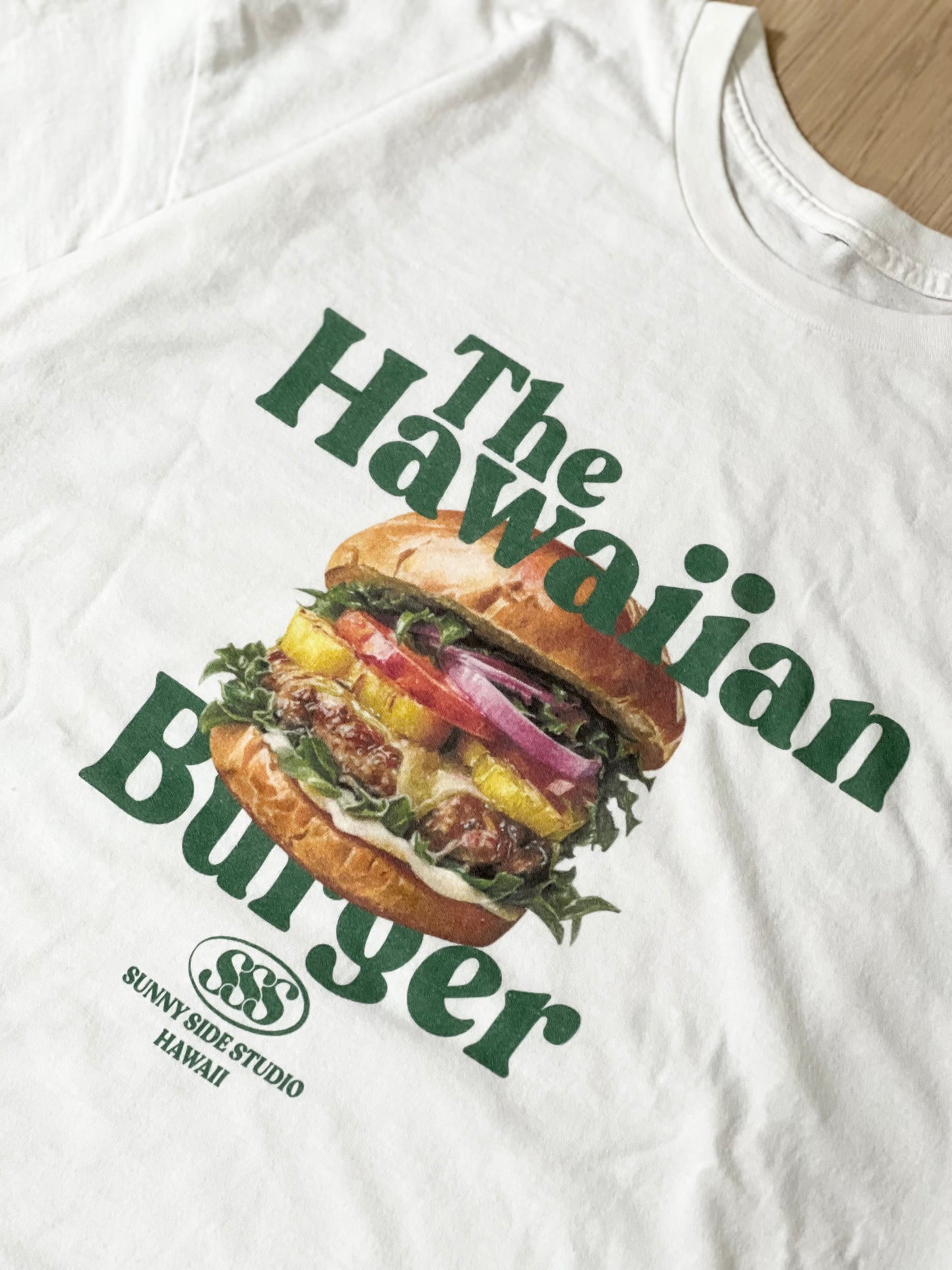 (New)Vintage Hawaiian Burger 🍔  T Shirt