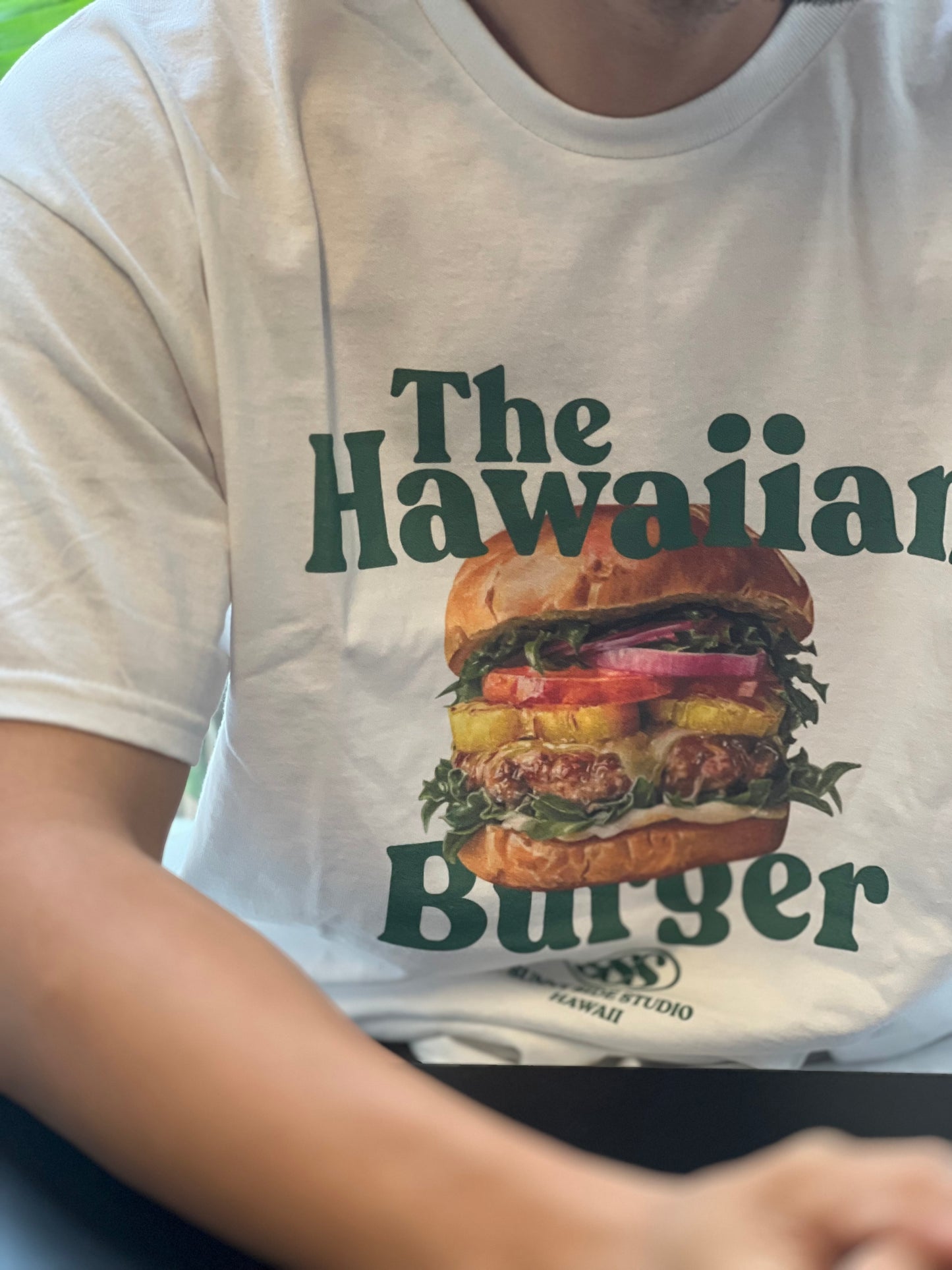 (New)Vintage Hawaiian Burger 🍔  T Shirt